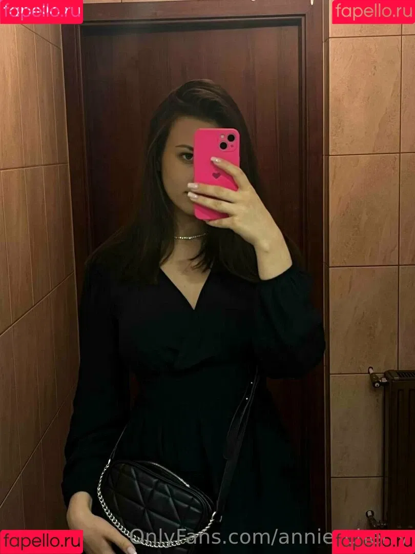 annie_aa / annie_cherry / https: / theanniecherry Onlyfans Photo Gallery 