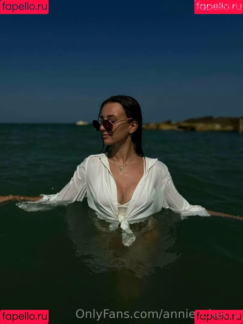 annie_aa / annie_cherry / https: / theanniecherry Onlyfans Photo Gallery 