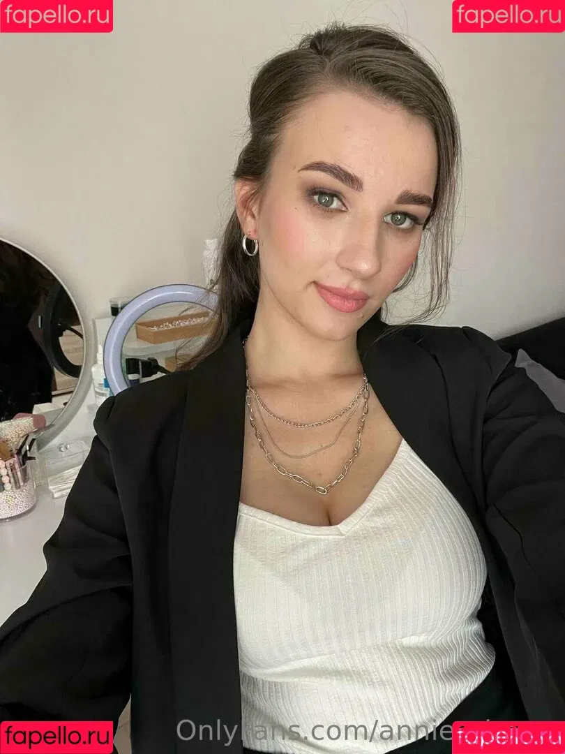 annie_aa / annie_cherry / https: / theanniecherry Onlyfans Photo Gallery 