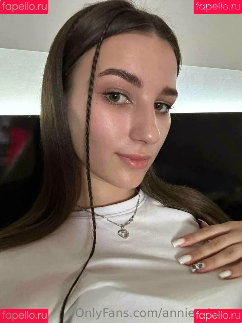annie_aa / annie_cherry / https: / theanniecherry Onlyfans Photo Gallery 