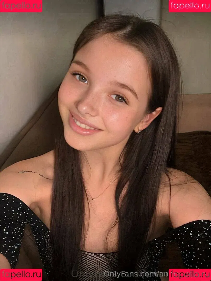 annie_aa / annie_cherry / https: / theanniecherry Onlyfans Photo Gallery 