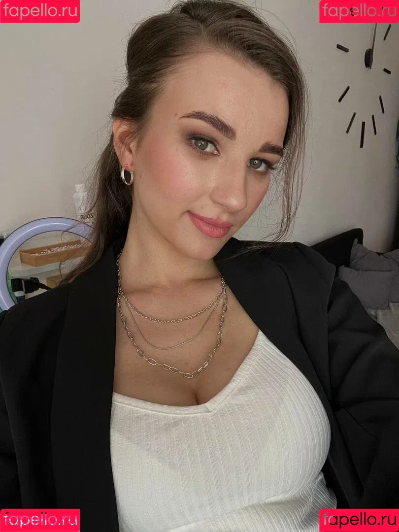 annie_aa / annie_cherry / https: / theanniecherry Onlyfans Photo Gallery 