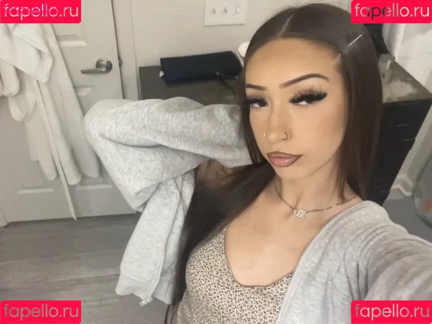 Mel / Melfarahmand / https: / luvvvmelx / melxo Onlyfans Photo Gallery 