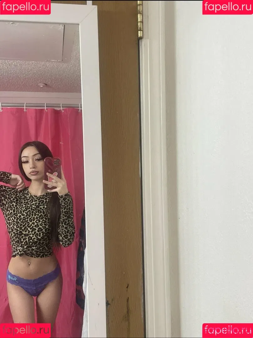 Mel / Melfarahmand / https: / luvvvmelx / melxo Onlyfans Photo Gallery 