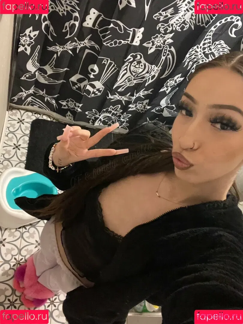 Mel / Melfarahmand / https: / luvvvmelx / melxo Onlyfans Photo Gallery 