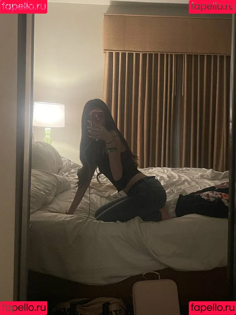 Mel / Melfarahmand / https: / luvvvmelx / melxo Onlyfans Photo Gallery 