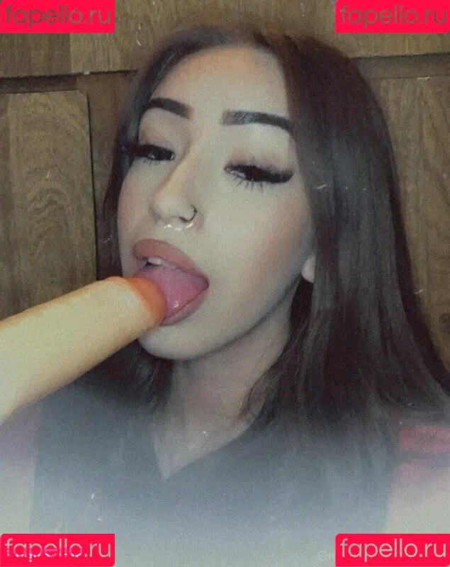 Mel / Melfarahmand / https: / luvvvmelx / melxo Onlyfans Photo Gallery 