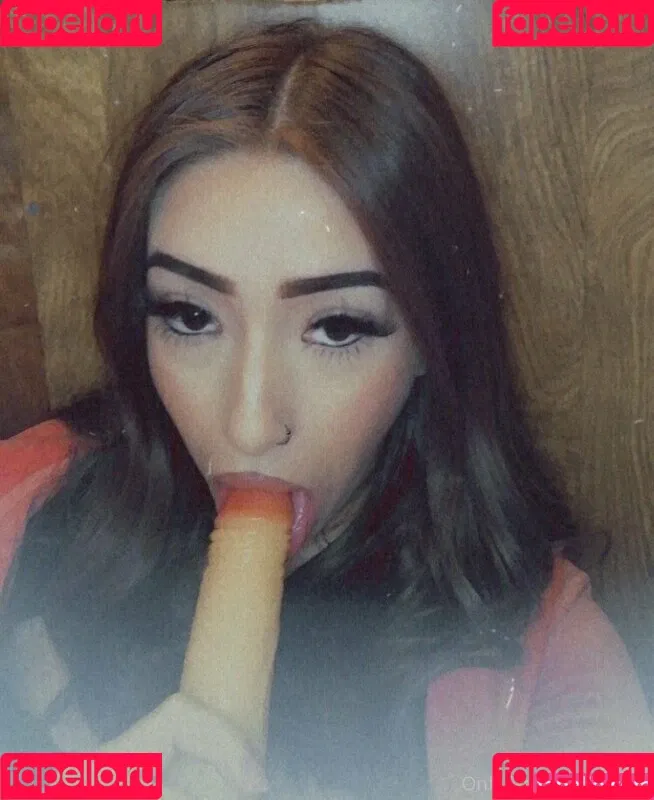 Mel / Melfarahmand / https: / luvvvmelx / melxo Onlyfans Photo Gallery 