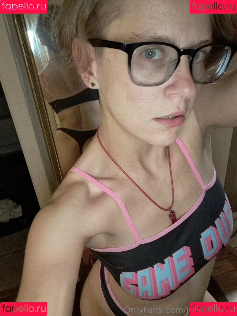 JulieVega26 / julievegaaaaa Onlyfans Photo Gallery 