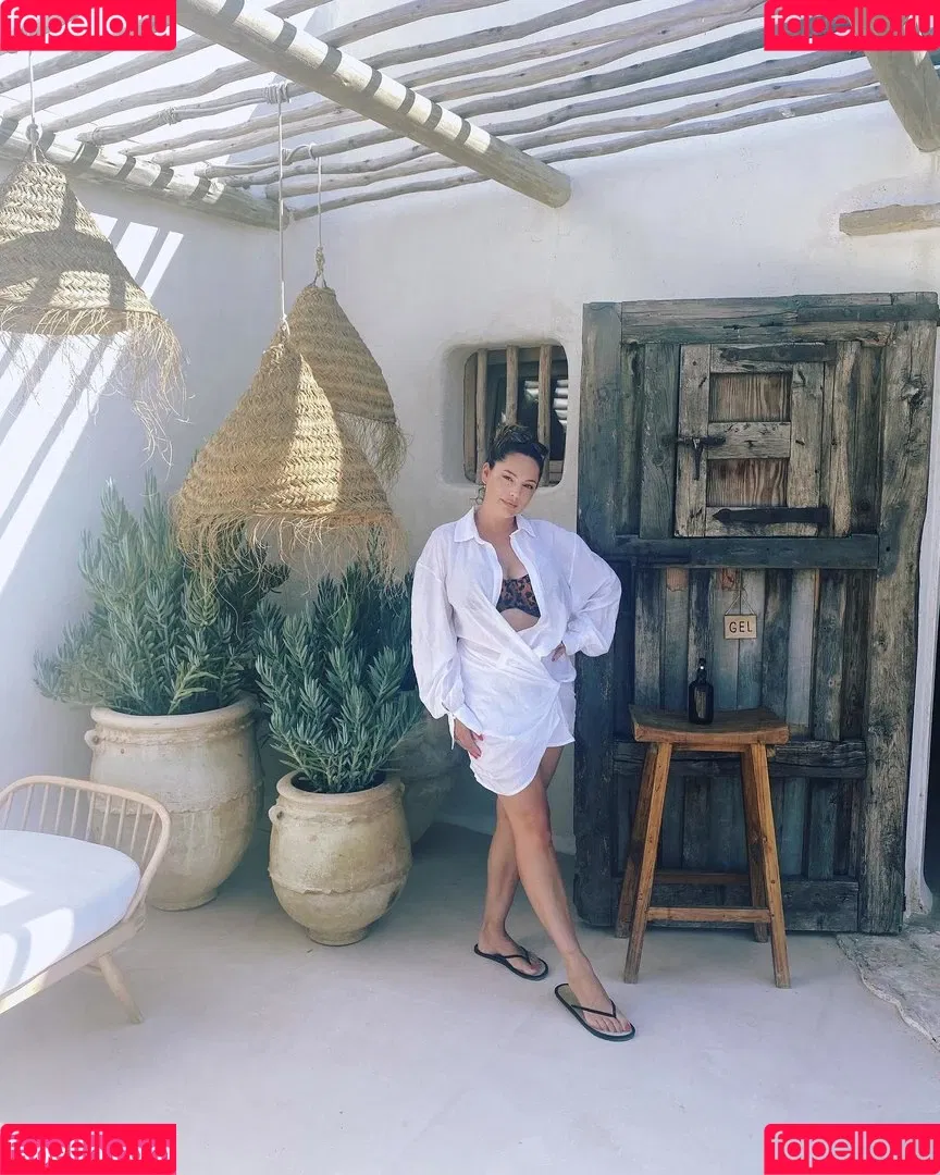 IAMKELLYBROOK / Kelly Brook / iamkb Onlyfans Photo Gallery 