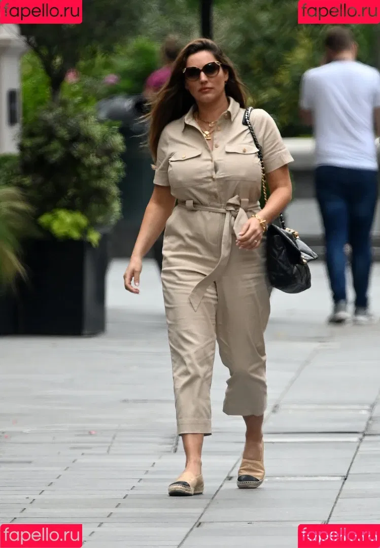 IAMKELLYBROOK / Kelly Brook / iamkb Onlyfans Photo Gallery 