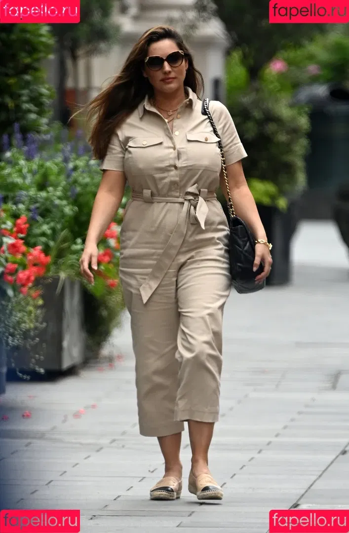 IAMKELLYBROOK / Kelly Brook / iamkb Onlyfans Photo Gallery 