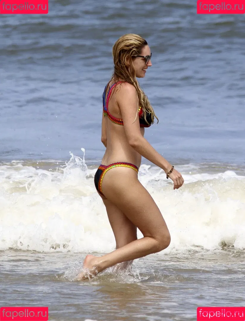 IAMKELLYBROOK / Kelly Brook / iamkb Onlyfans Photo Gallery 