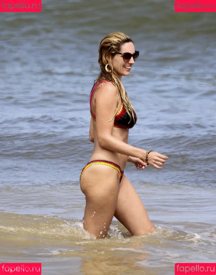 IAMKELLYBROOK / Kelly Brook / iamkb Onlyfans Photo Gallery 