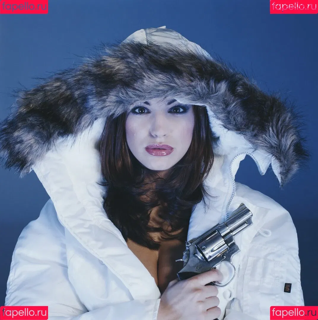 IAMKELLYBROOK / Kelly Brook / iamkb Onlyfans Photo Gallery 