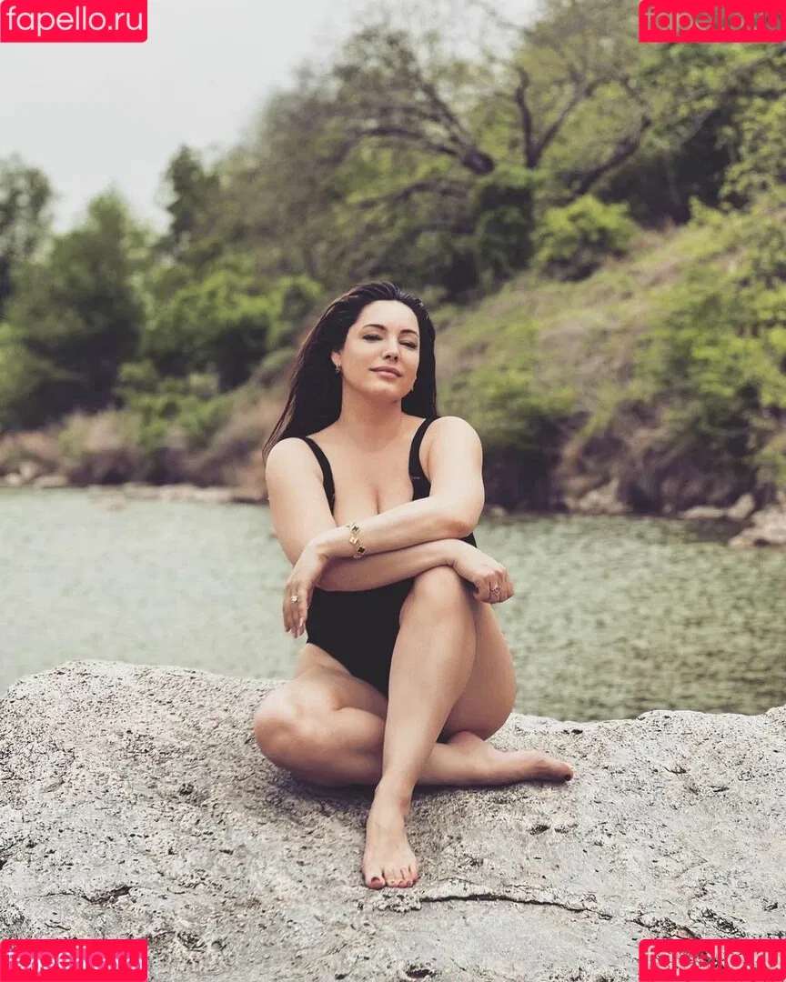 IAMKELLYBROOK / Kelly Brook / iamkb Onlyfans Photo Gallery 