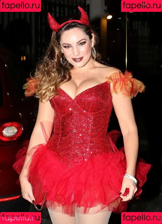 IAMKELLYBROOK / Kelly Brook / iamkb Onlyfans Photo Gallery 
