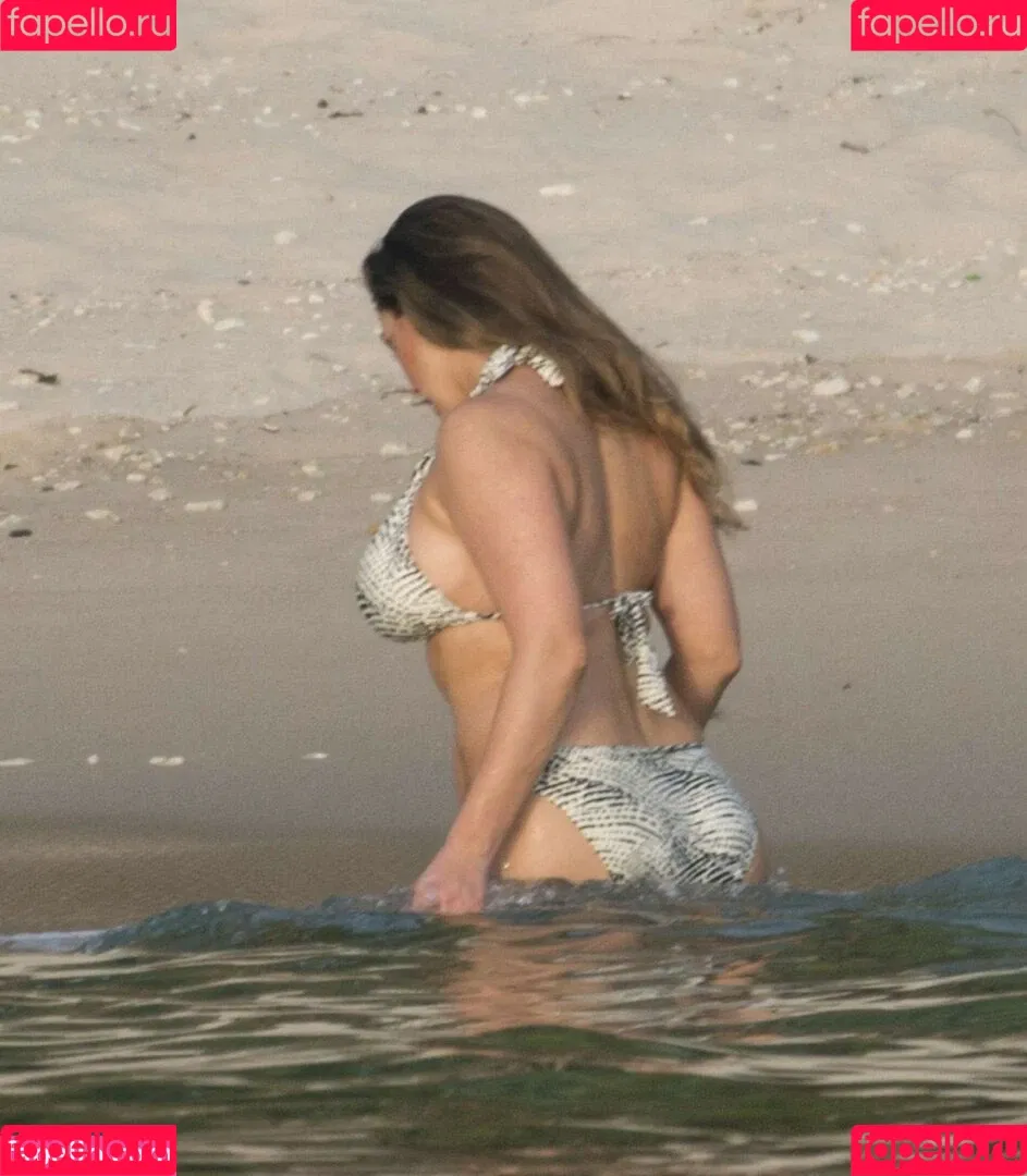 IAMKELLYBROOK / Kelly Brook / iamkb Onlyfans Photo Gallery 