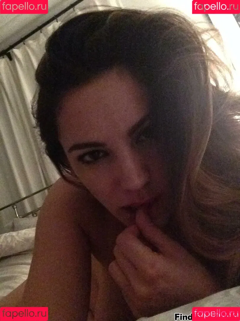 IAMKELLYBROOK / Kelly Brook / iamkb Onlyfans Photo Gallery 