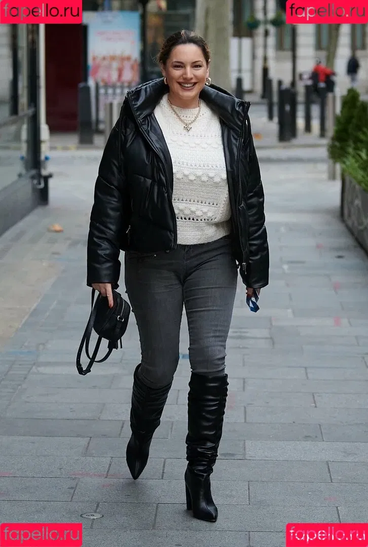 IAMKELLYBROOK / Kelly Brook / iamkb Onlyfans Photo Gallery 