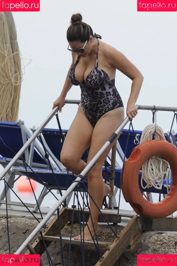 IAMKELLYBROOK / Kelly Brook / iamkb Onlyfans Photo Gallery 