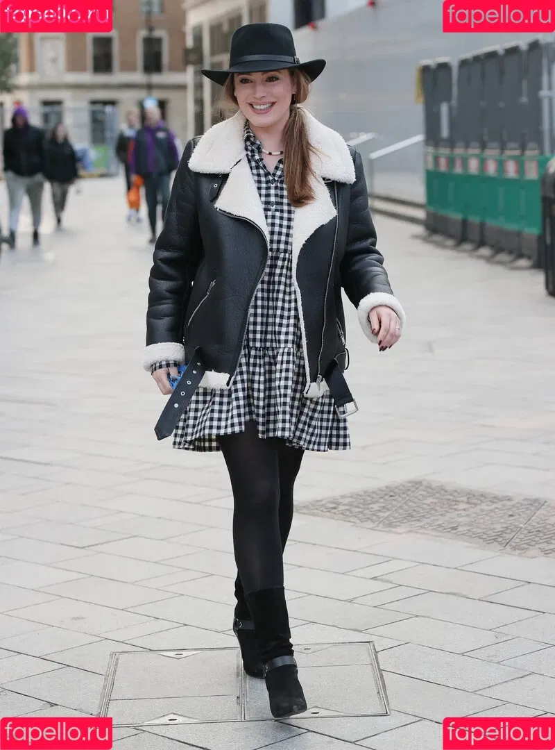 IAMKELLYBROOK / Kelly Brook / iamkb Onlyfans Photo Gallery 