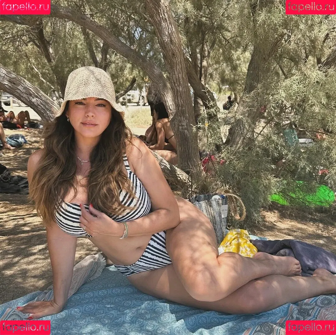 IAMKELLYBROOK / Kelly Brook / iamkb Onlyfans Photo Gallery 