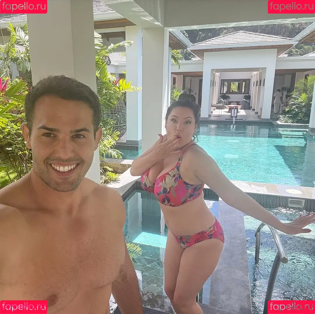 IAMKELLYBROOK / Kelly Brook / iamkb Onlyfans Photo Gallery 