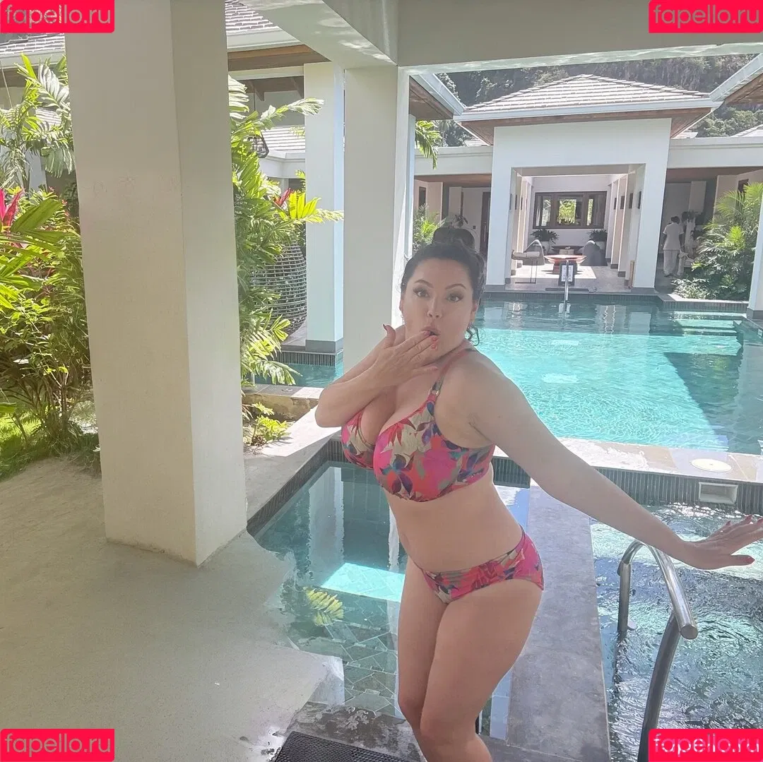 IAMKELLYBROOK / Kelly Brook / iamkb Onlyfans Photo Gallery 