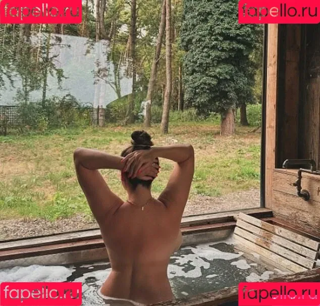 IAMKELLYBROOK / Kelly Brook / iamkb Onlyfans Photo Gallery 