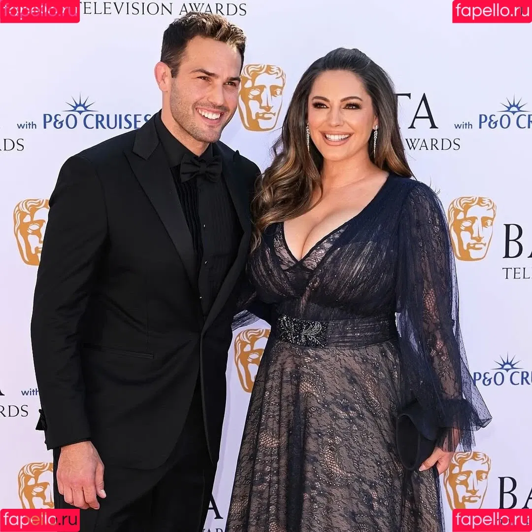 IAMKELLYBROOK / Kelly Brook / iamkb Onlyfans Photo Gallery 