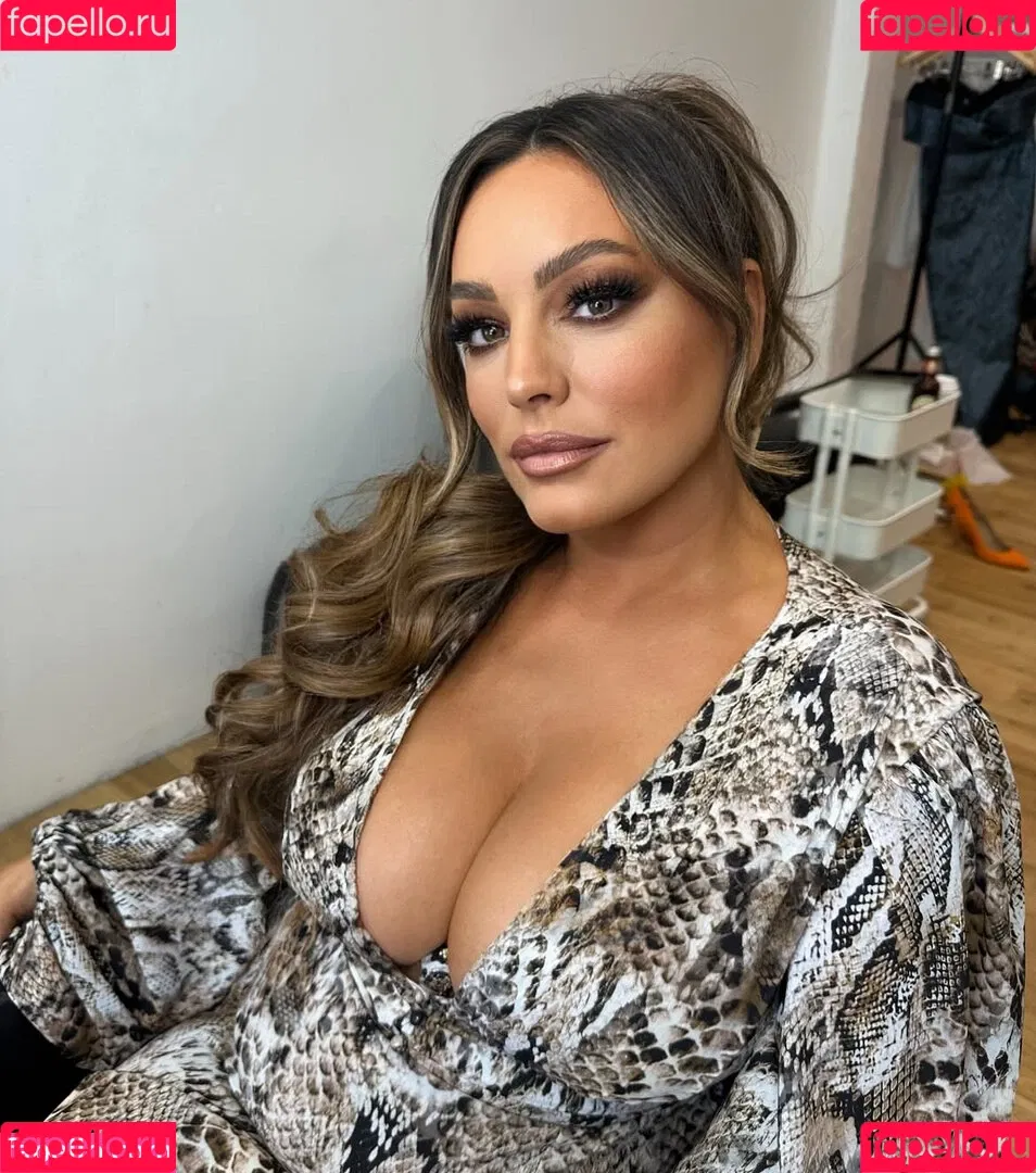 IAMKELLYBROOK / Kelly Brook / iamkb Onlyfans Photo Gallery 