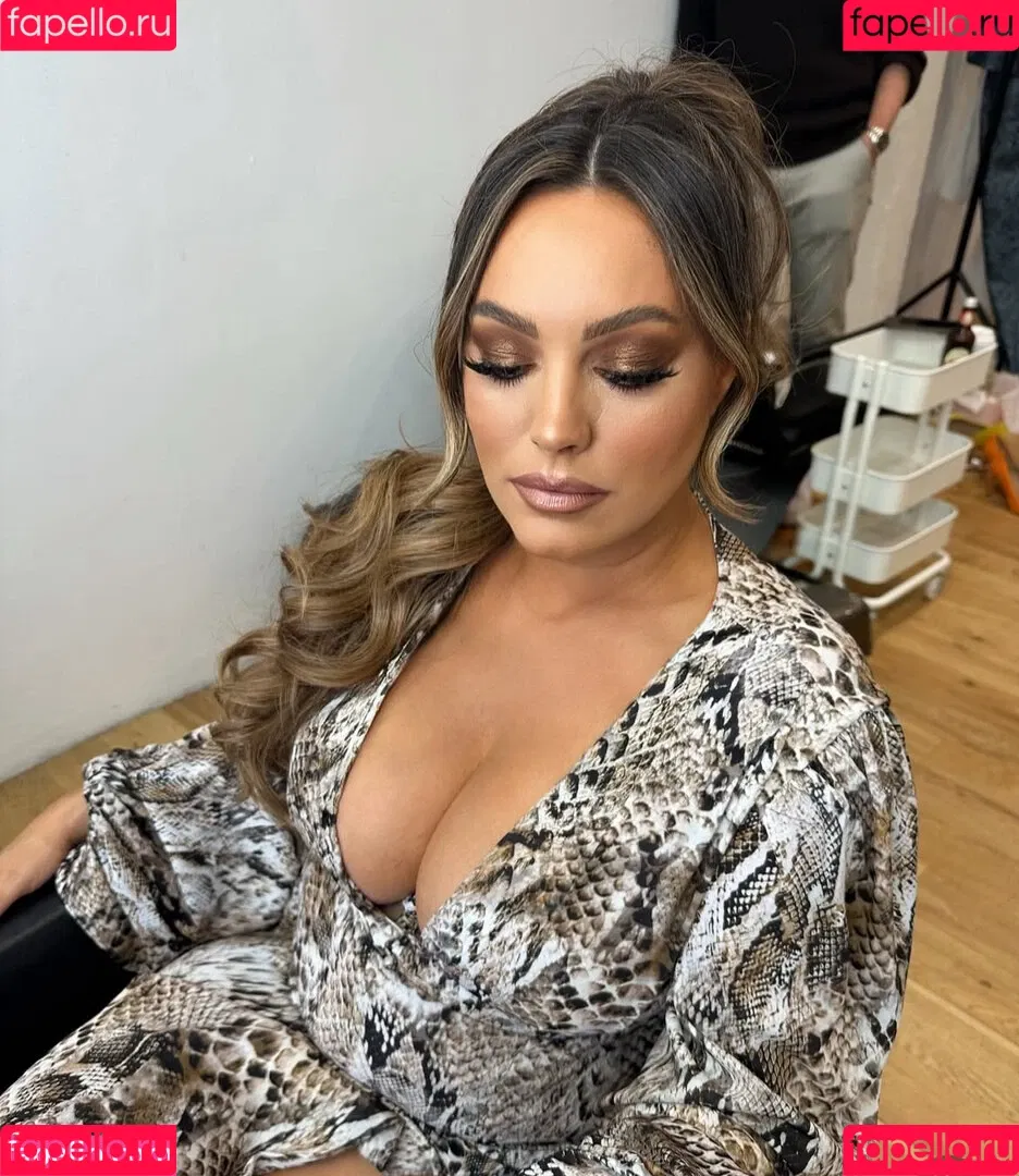 IAMKELLYBROOK / Kelly Brook / iamkb Onlyfans Photo Gallery 