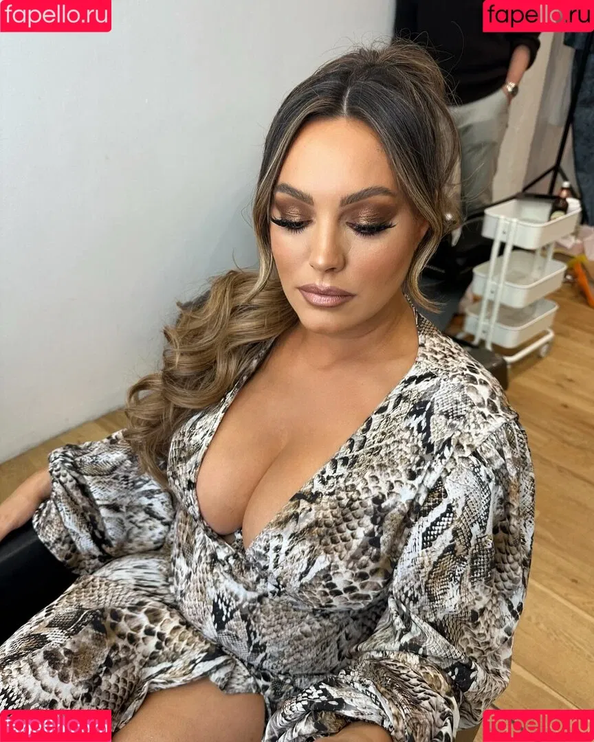 IAMKELLYBROOK / Kelly Brook / iamkb Onlyfans Photo Gallery 
