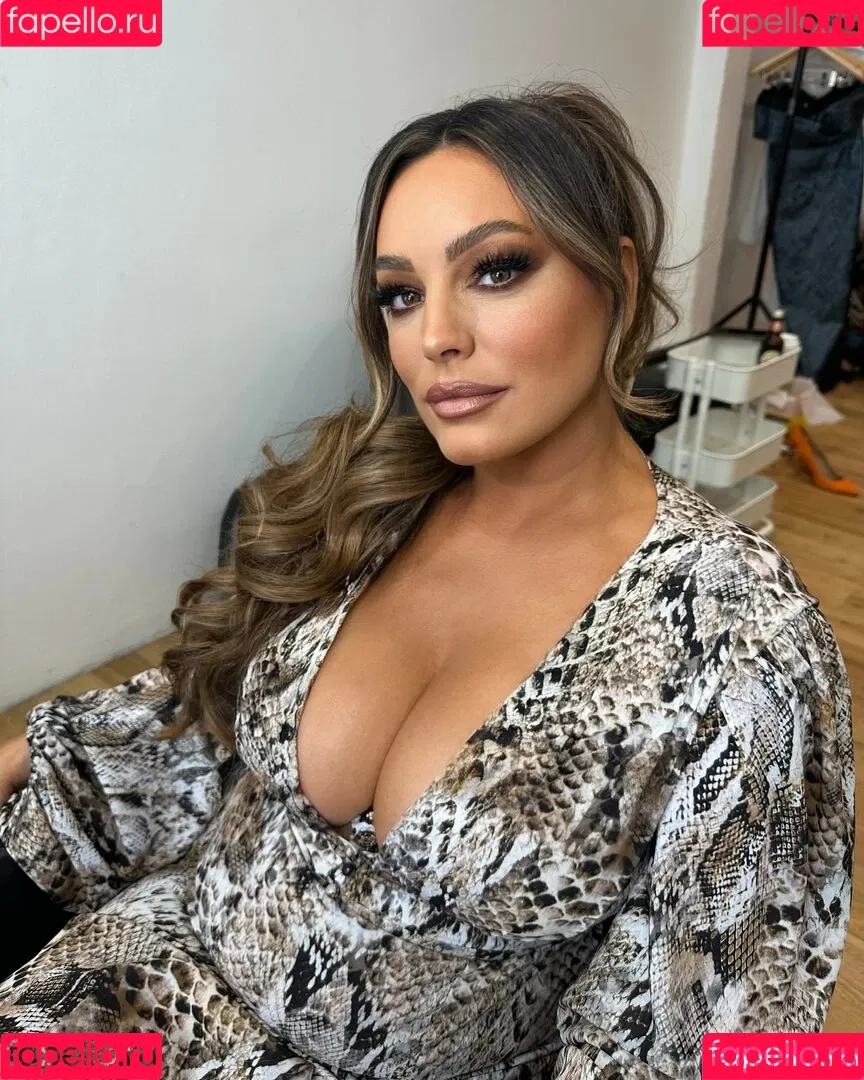 IAMKELLYBROOK / Kelly Brook / iamkb Onlyfans Photo Gallery 