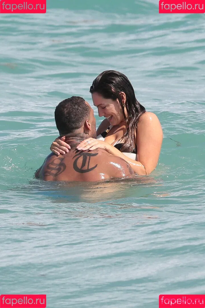 IAMKELLYBROOK / Kelly Brook / iamkb Onlyfans Photo Gallery 