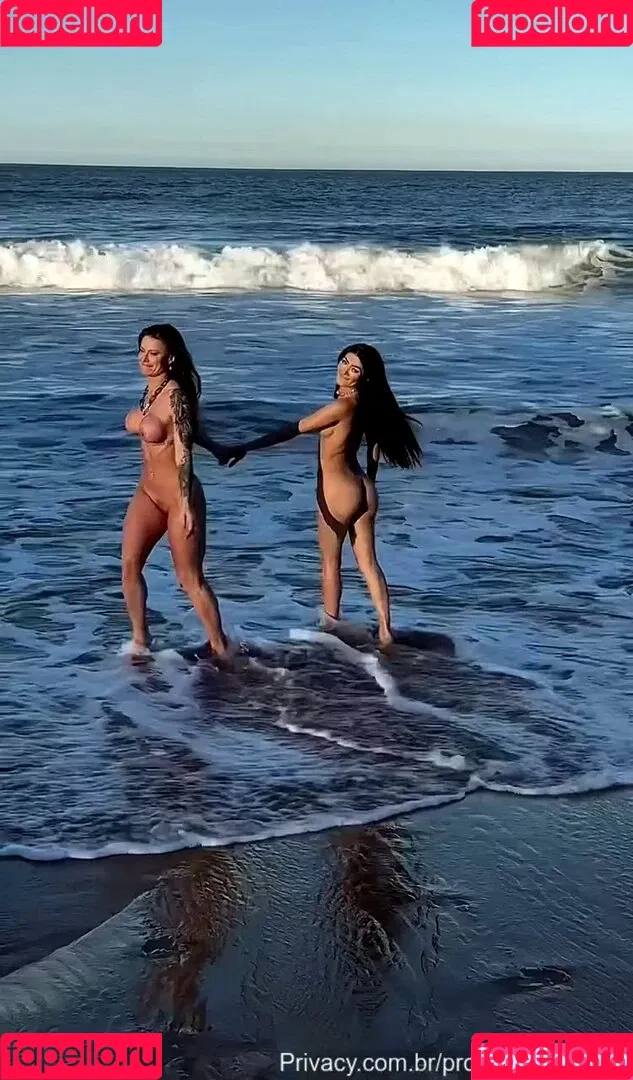 Tati Weg / ex-policial / tatianeweg / tatiweg Onlyfans Photo Gallery 