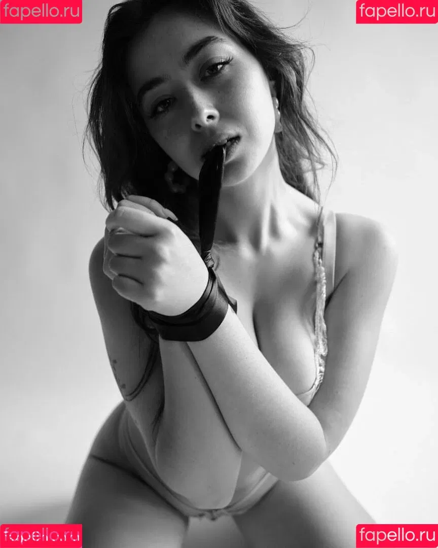 Chloe Surreal / chloesurreal / iamchloesurreal Onlyfans Photo Gallery 