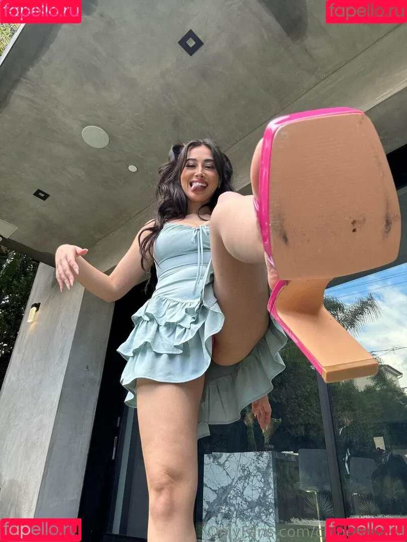 Chloe Surreal / chloesurreal / iamchloesurreal Onlyfans Photo Gallery 