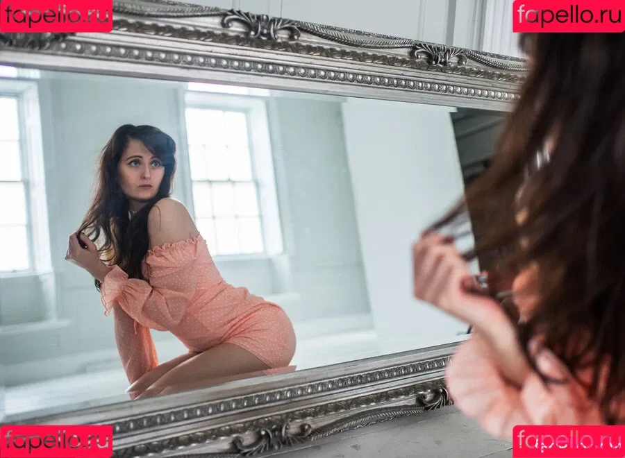 Clara Sinclair / Mangomodel666 / clarasinclairart Onlyfans Photo Gallery 