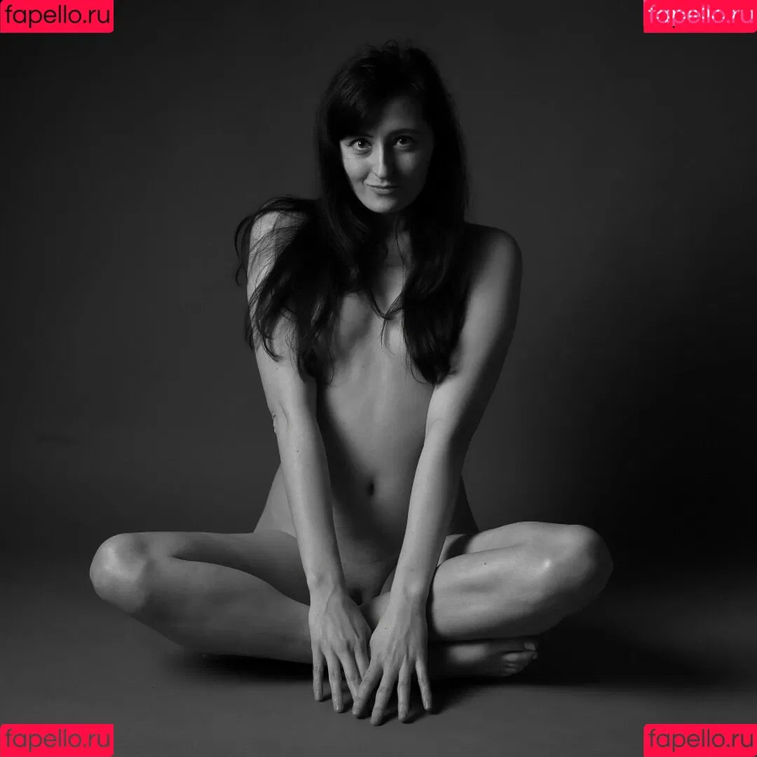 Clara Sinclair / Mangomodel666 / clarasinclairart Onlyfans Photo Gallery 