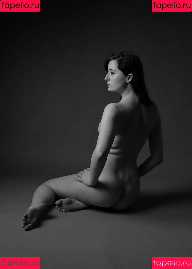 Clara Sinclair / Mangomodel666 / clarasinclairart Onlyfans Photo Gallery 