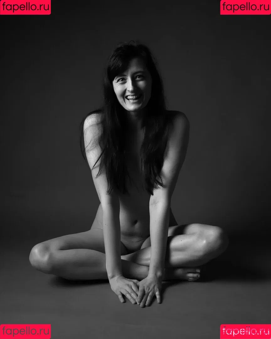 Clara Sinclair / Mangomodel666 / clarasinclairart Onlyfans Photo Gallery 