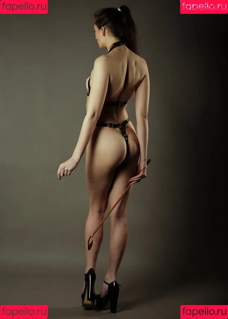 Clara Sinclair / Mangomodel666 / clarasinclairart Onlyfans Photo Gallery 