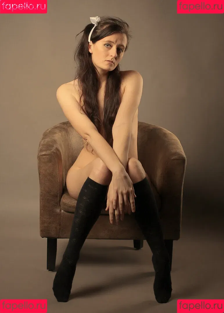 Clara Sinclair / Mangomodel666 / clarasinclairart Onlyfans Photo Gallery 