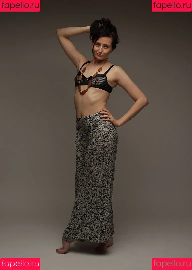 Clara Sinclair / Mangomodel666 / clarasinclairart Onlyfans Photo Gallery 