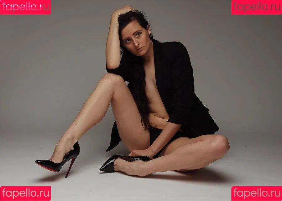 Clara Sinclair / Mangomodel666 / clarasinclairart Onlyfans Photo Gallery 