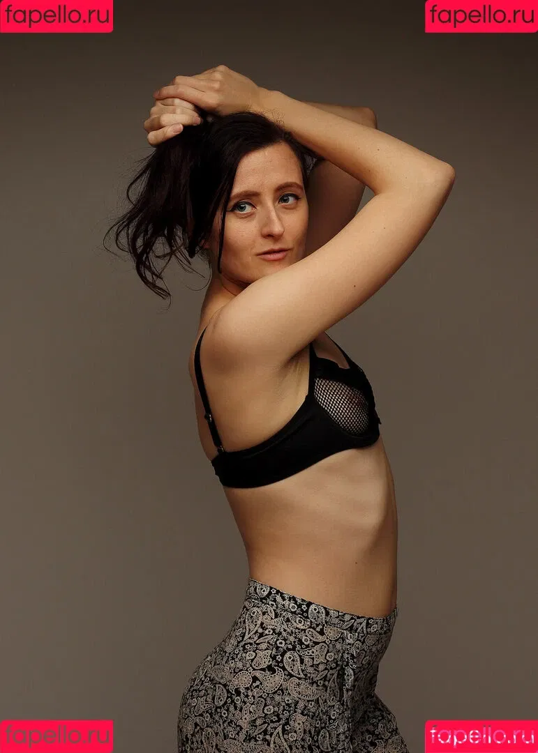 Clara Sinclair / Mangomodel666 / clarasinclairart Onlyfans Photo Gallery 