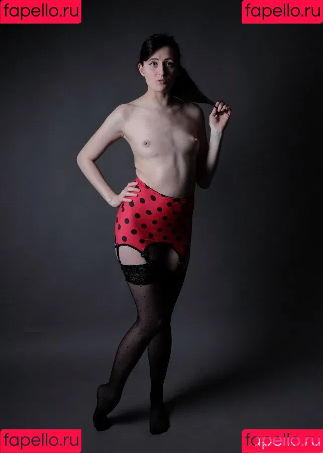 Clara Sinclair / Mangomodel666 / clarasinclairart Onlyfans Photo Gallery 