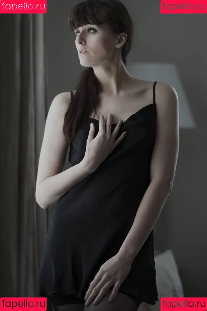 Clara Sinclair / Mangomodel666 / clarasinclairart Onlyfans Photo Gallery 